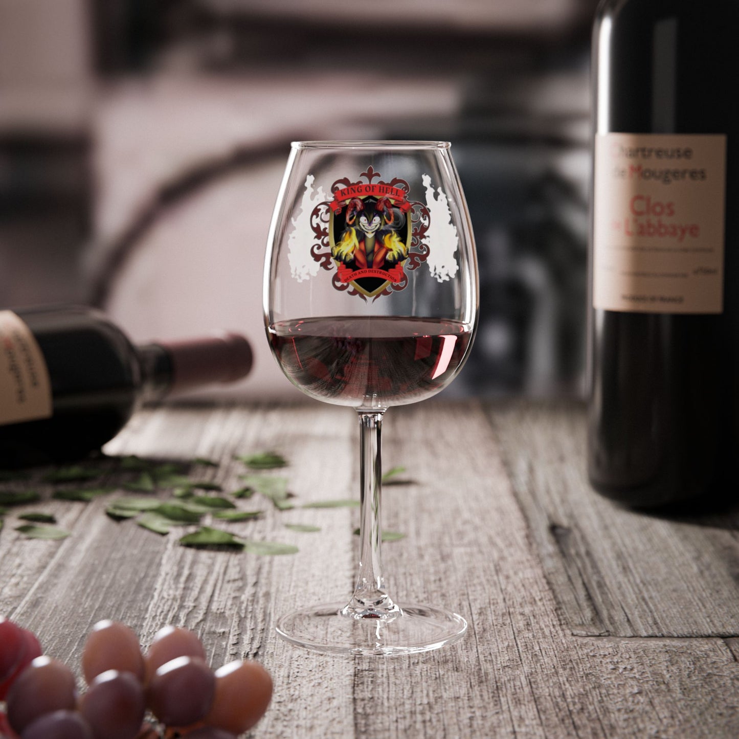 12oz Decorative Wine Glass with Heraldic Crest Design